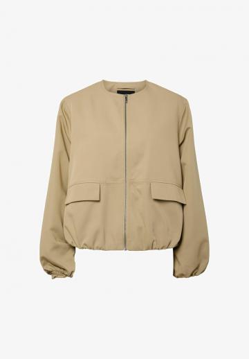 Куртка с накладнымит карманами