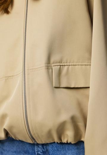 Куртка с накладнымит карманами