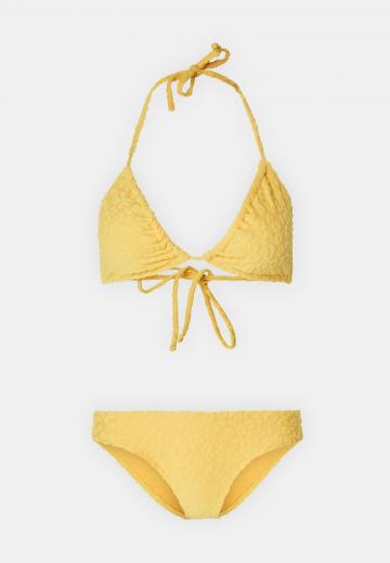 Треугольное бикини