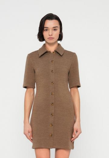 Вязаное платье