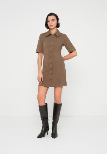 Вязаное платье