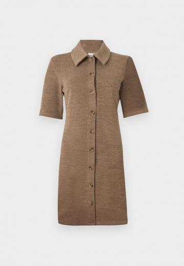 Вязаное платье