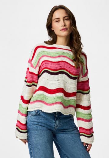 Пуловер в полоску