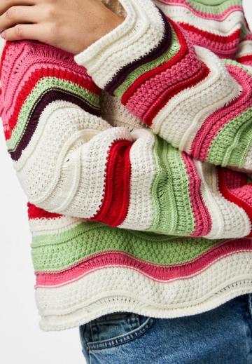 Пуловер в полоску