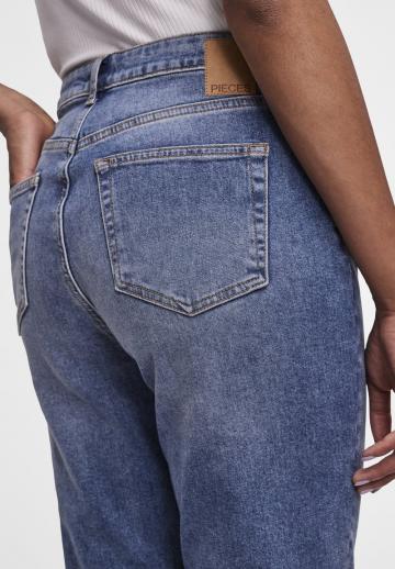 Свободные джинсы