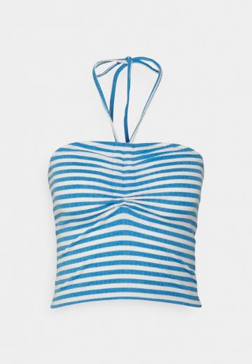 Топ без бретелек