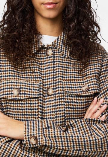 Короткое пальто