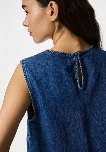 Джинсовая жилетка