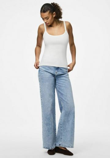 Топ на бретельках