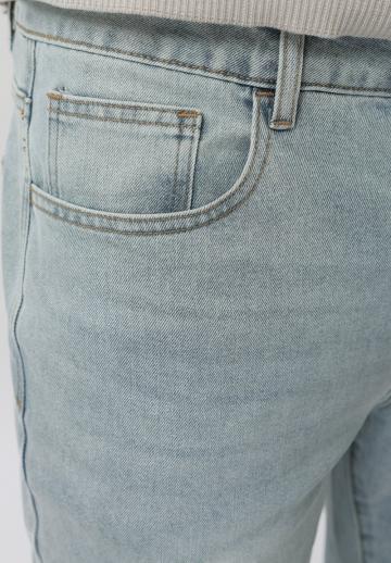 Прямые джинсы