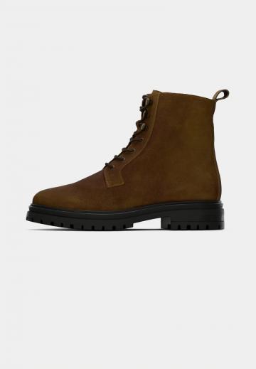 Ботинки на шнуровке