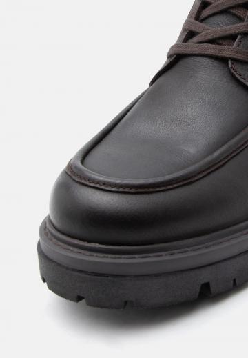 Ботинки на шнуровке