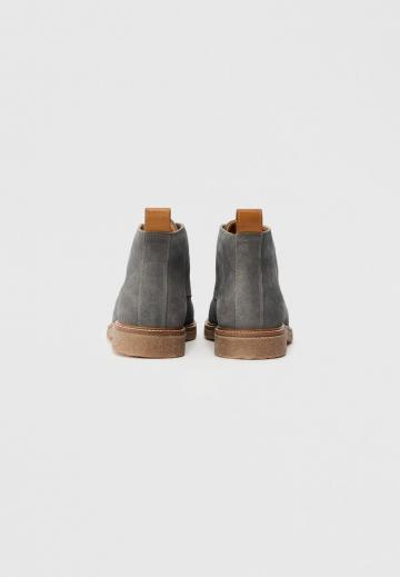 Ботинки на шнуровке