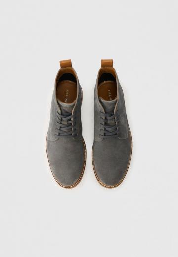 Ботинки на шнуровке