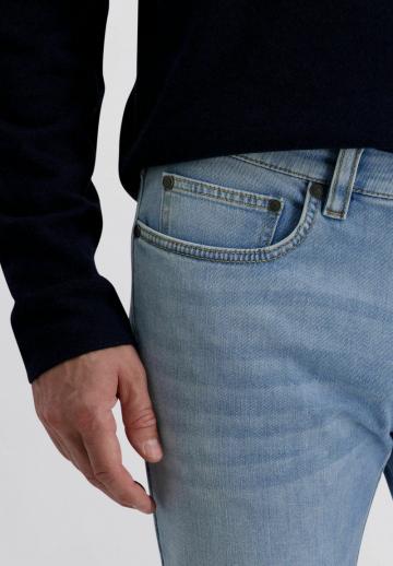 Прямые джинсы