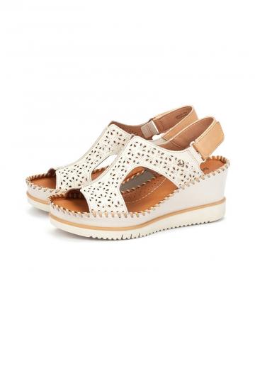 Босоножки на танкетке