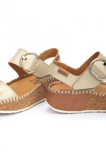 Босоножки на танкетке