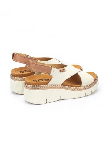 Босоножки на танкетке