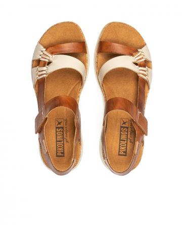 Босоножки на танкетке