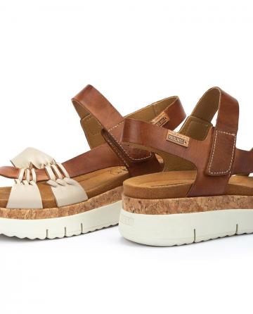 Босоножки на танкетке