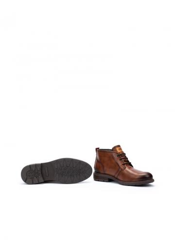 Ботинки на шнуровке