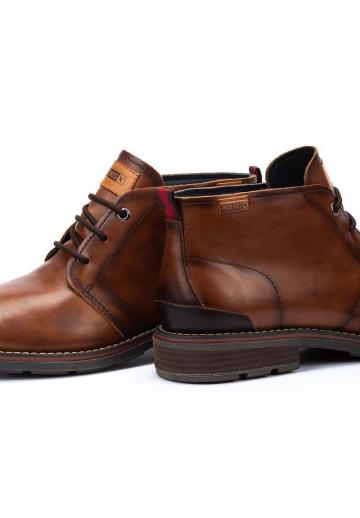 Ботинки на шнуровке