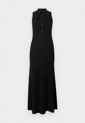 Вязаное платье