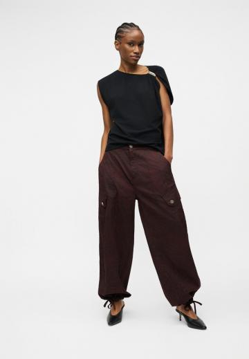 Брюки с накладными карманами