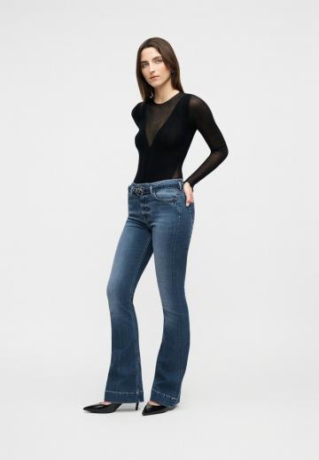 Клешеные джинсы