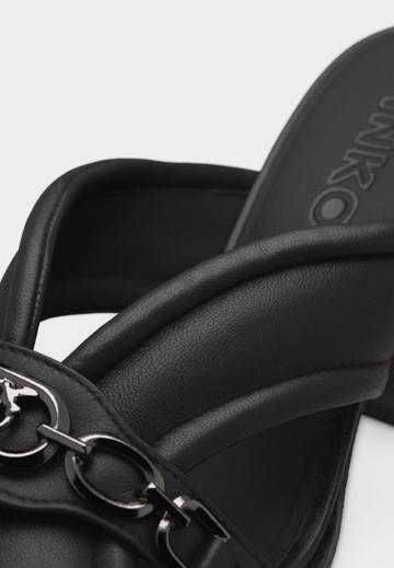 Босоножки на каблуке