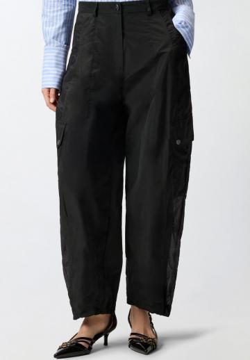 Брюки с накладными карманами