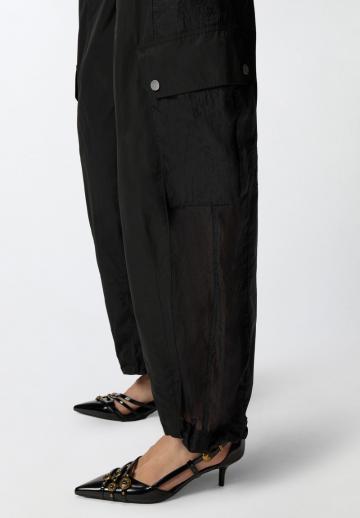Брюки с накладными карманами