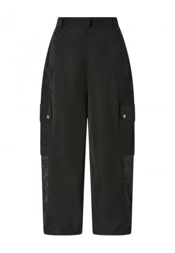 Брюки с накладными карманами