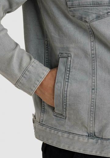 Джинсовая куртка