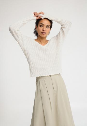 Пуловер с вырезом V