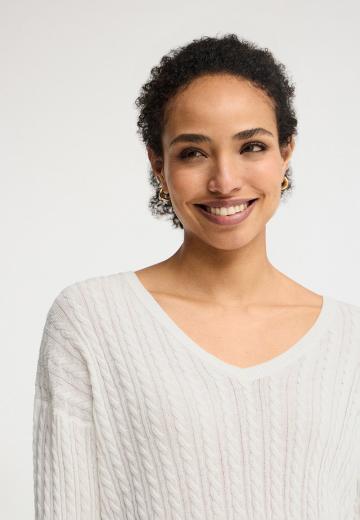 Пуловер с вырезом V