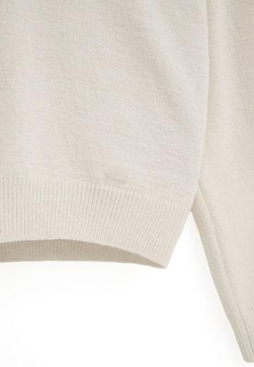 Пуловер с вырезом V