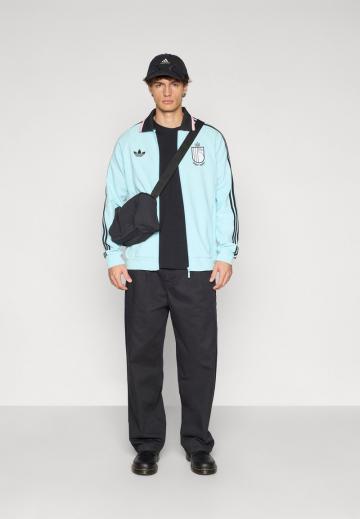 Спортивная кофта