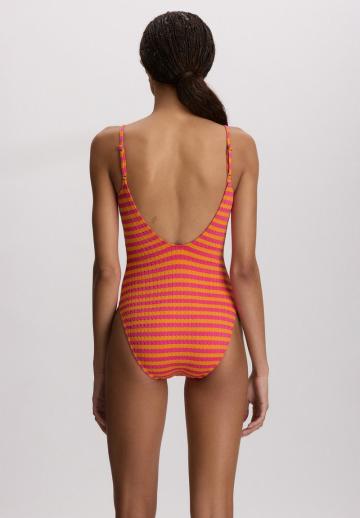 Слитный купальник