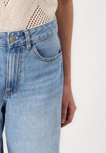 Джинсовые шорты