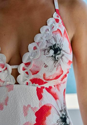 Слитный купальник