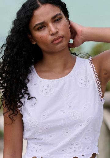 Блузка без рукавов