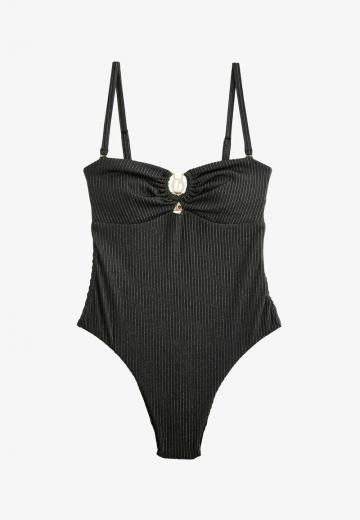 Слитный купальник