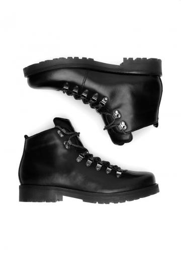 Ботинки на шнуровке