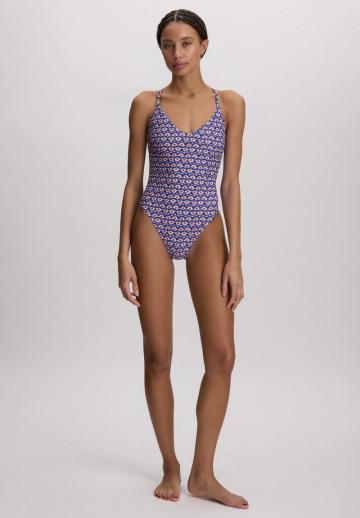 Слитный купальник