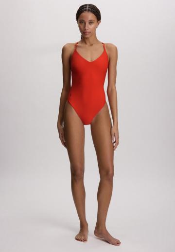 Слитный купальник