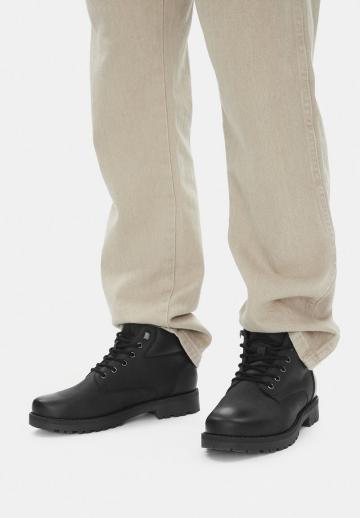 Ботинки на шнуровке