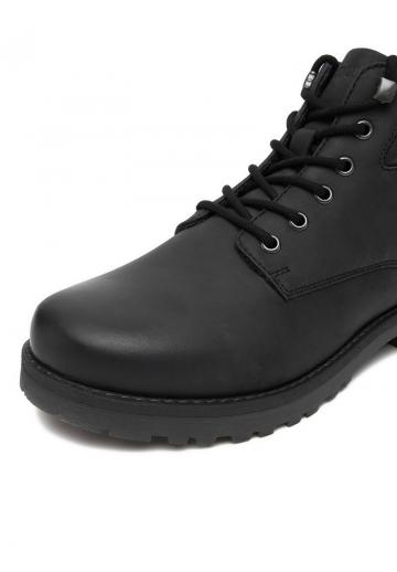 Ботинки на шнуровке