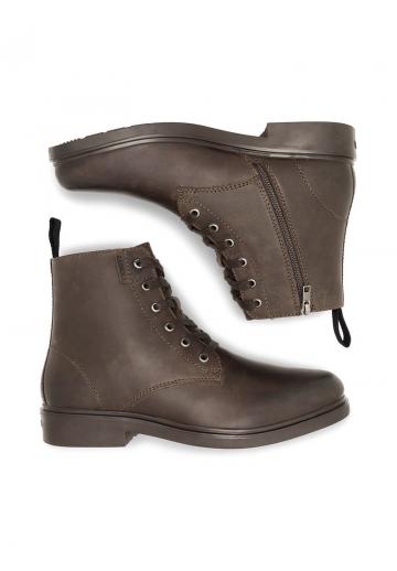 Ботинки на шнуровке