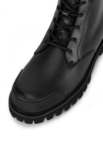 Ботинки на шнуровке